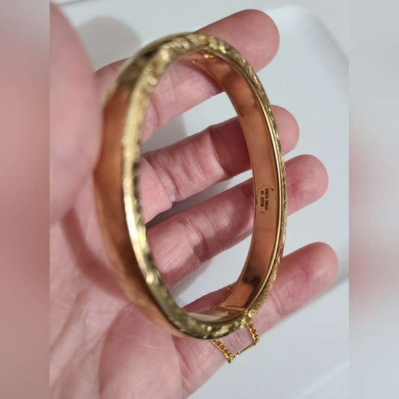 Vintage bracelet bangle etched flowers gold safety chain estate vtg Hong Kong - Picture 9 of 13